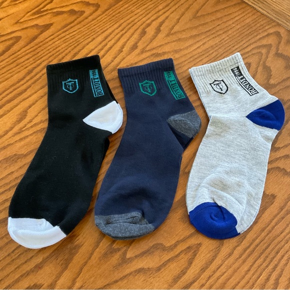 NWOT Men’s Cotton Crest Athletic Ankle Socks - One Sz (7-10) - Picture 2 of 3